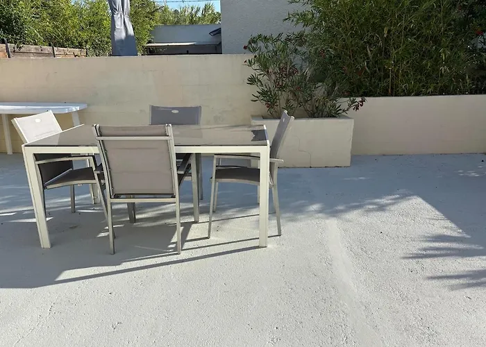 T2 Climatise Avec Piscine Apartment *