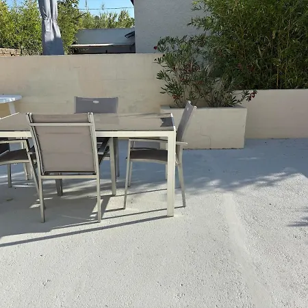 T2 Climatise Avec Piscine Apartmán *